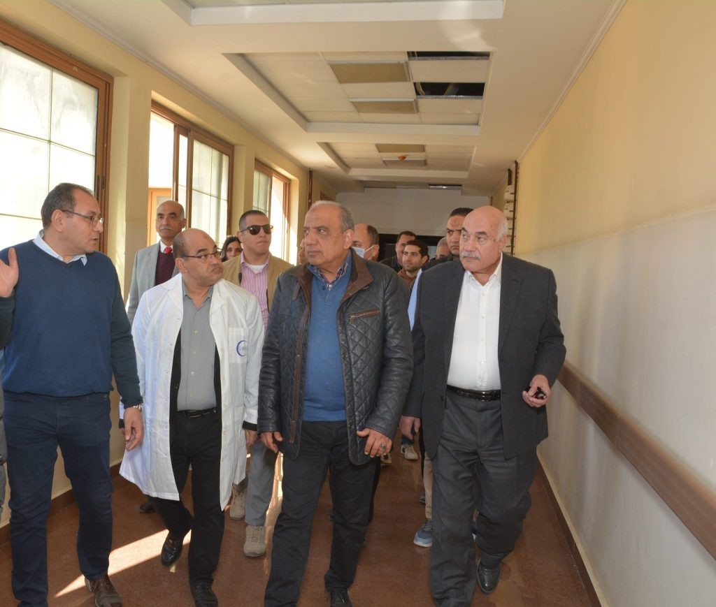 وزير قطاع الأعمال يزور مستشفى غزل المحلة 