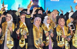 كلية العلاج الطبيعى بجامعة القاهرة تحتفل بتخرج الدفعة 57 وتكرم الطلاب