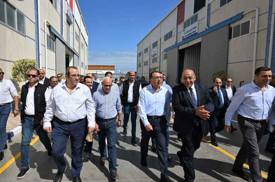 رئيس الوزراء يتفقد مصنع شركة بورسعيد للصناعات الكهربائيةا