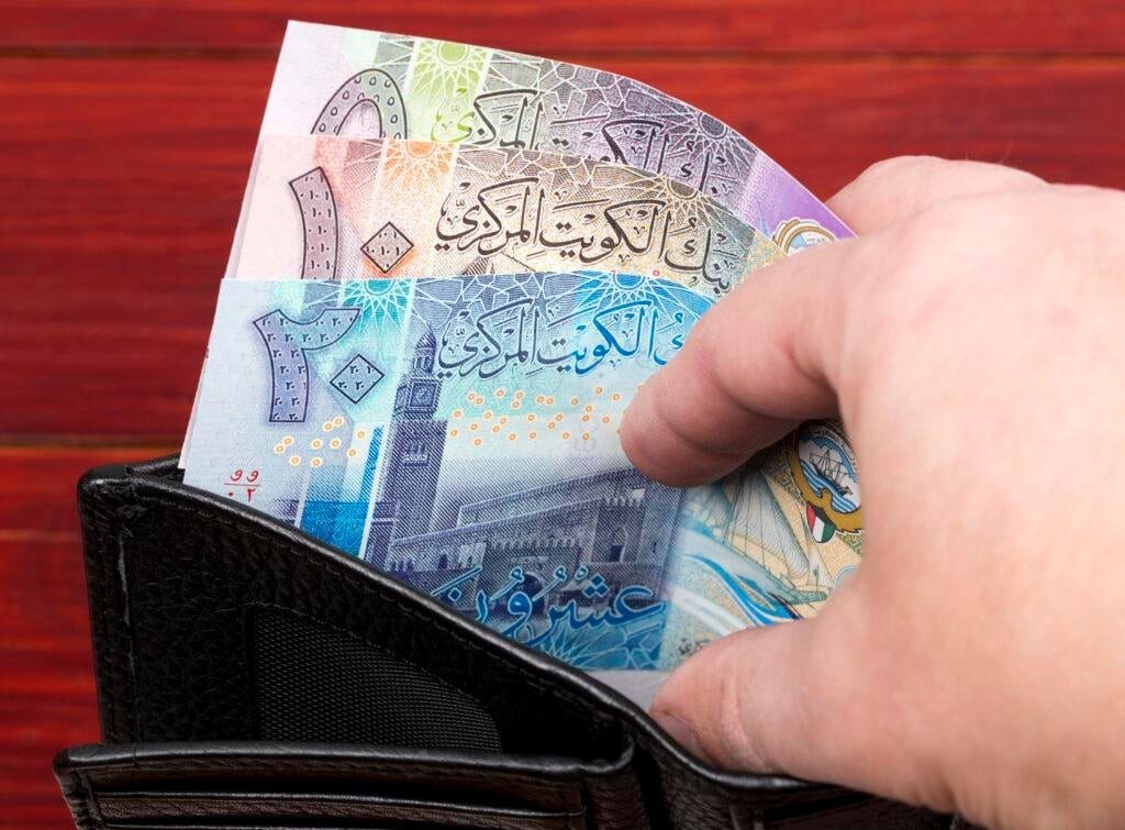سعر الدينار الكويتى فى البنوك والسوق الموازية