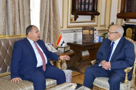 وزير المالية مع رئيس جامعة القاهرة