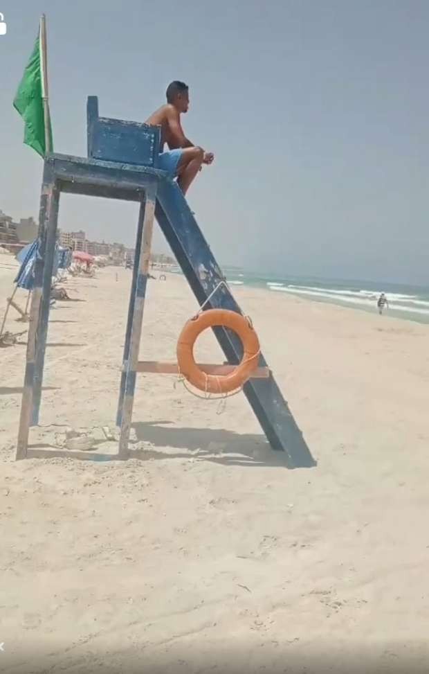 الرايات على البحر