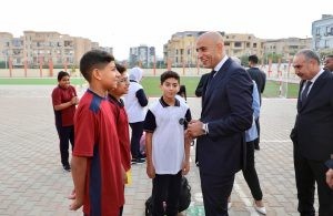 وزير التعليم أثناء زيارة مدرسة النيل الدولية