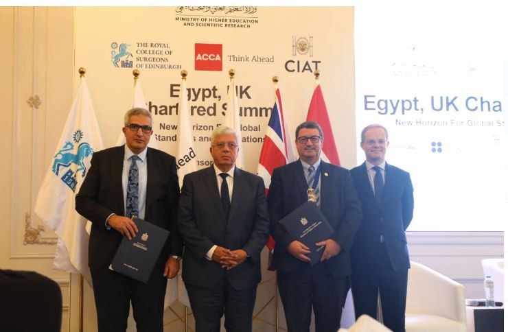 خلال التوقيع