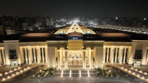 الهرم الزجاجي بمحطة قطارات الصعيد