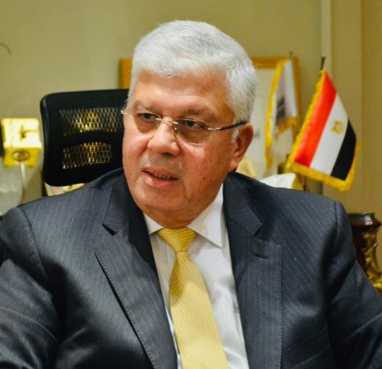 ايمن عاشور