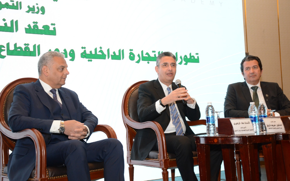 وزير التموين خلال الندوة