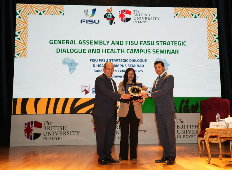 تكريم وزير الشباب