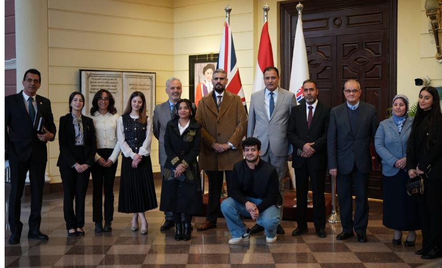 الوفد الليبى مع الطلاب