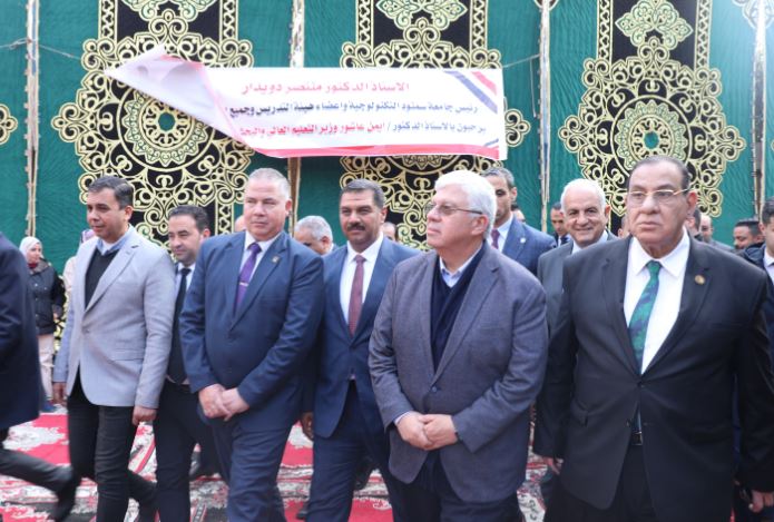عاشور خلال الزيارة