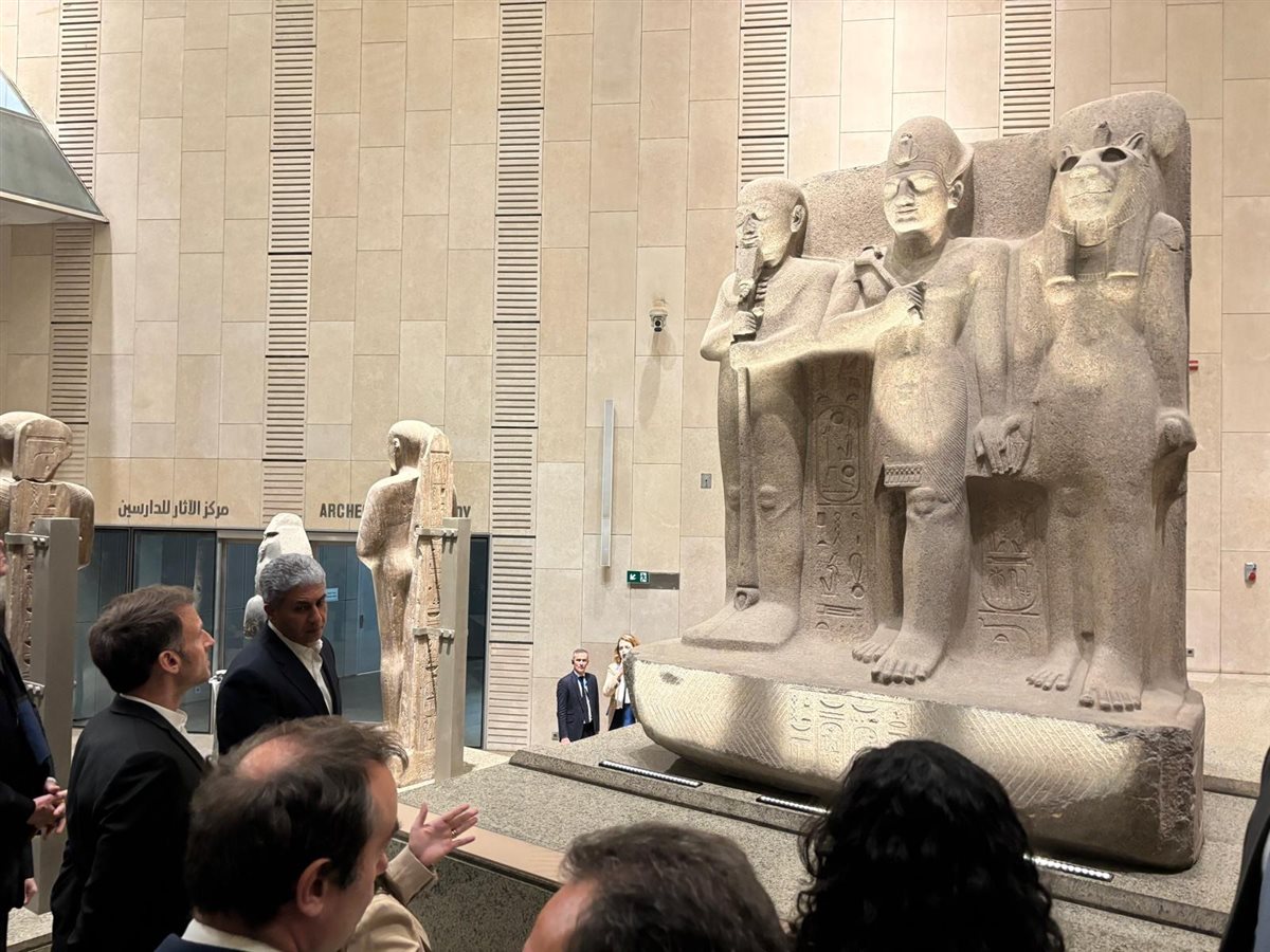 الرئيس الفرنسي إيمانويل ماكرون يزور المتحف المصري الكبير