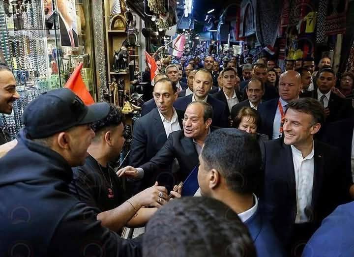 السيسي يصطحب ماكرون في جولة بخان الخليلي