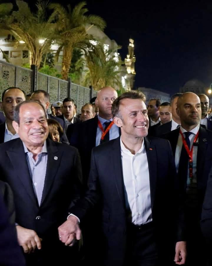 السيسي يصطحب ماكرون في جولة بخان الخليلي