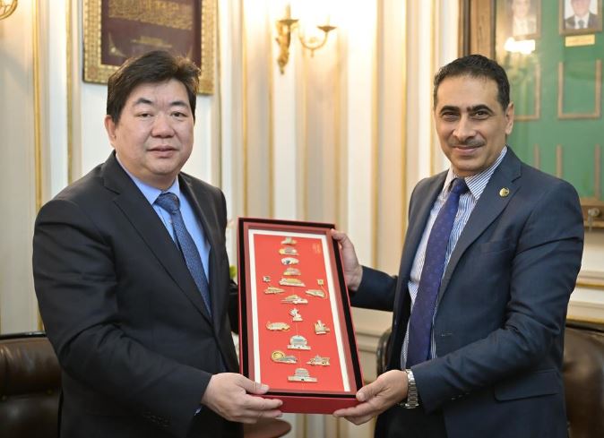 السعيد مع نائب عمدة بكين