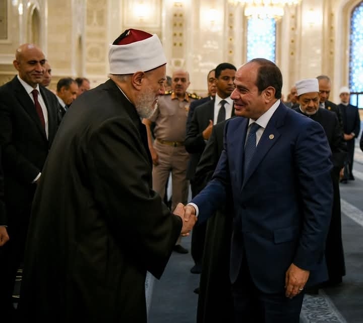 الرئيس يؤدي صلاة العيد