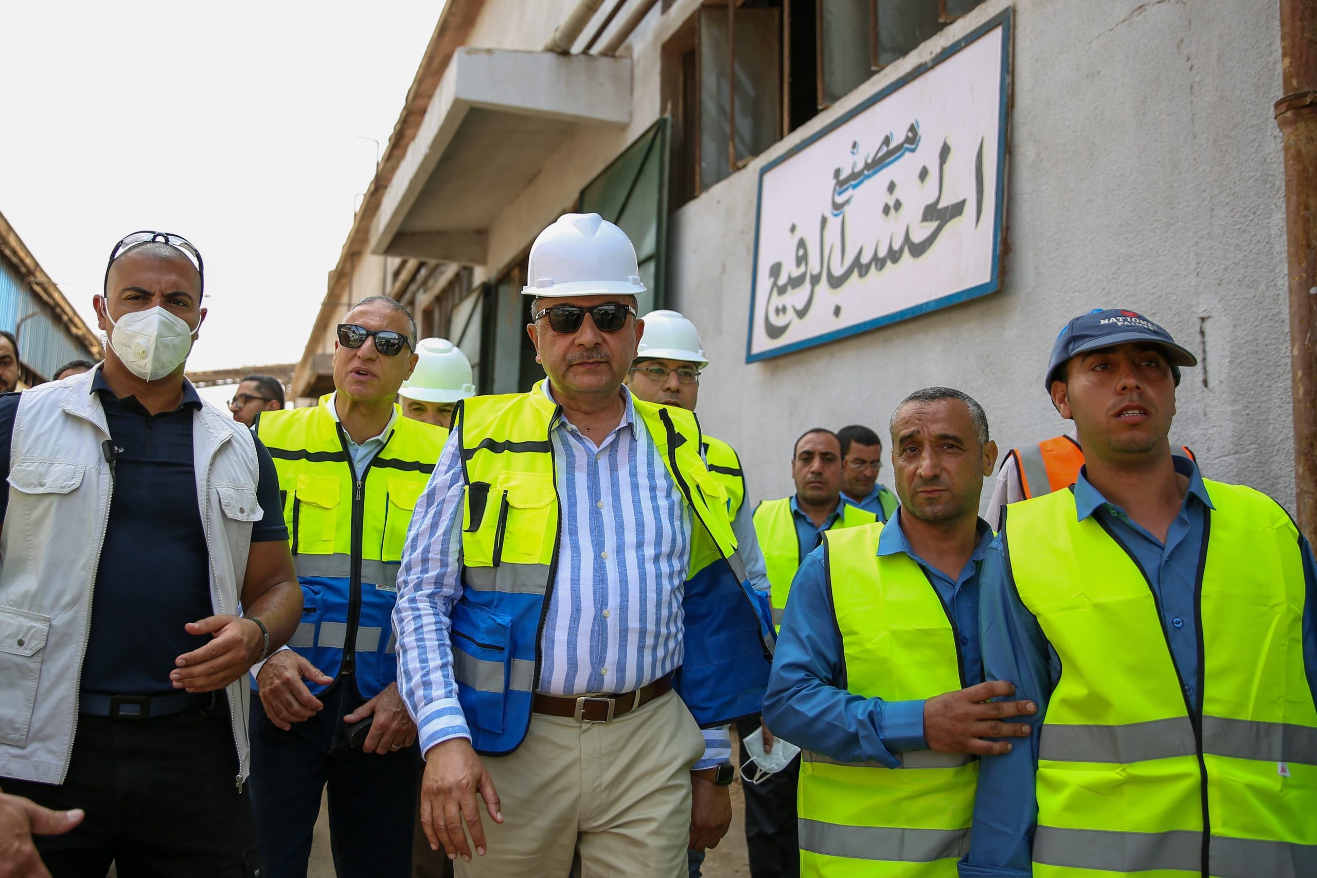 جولة وزير قطاع الأعمال 