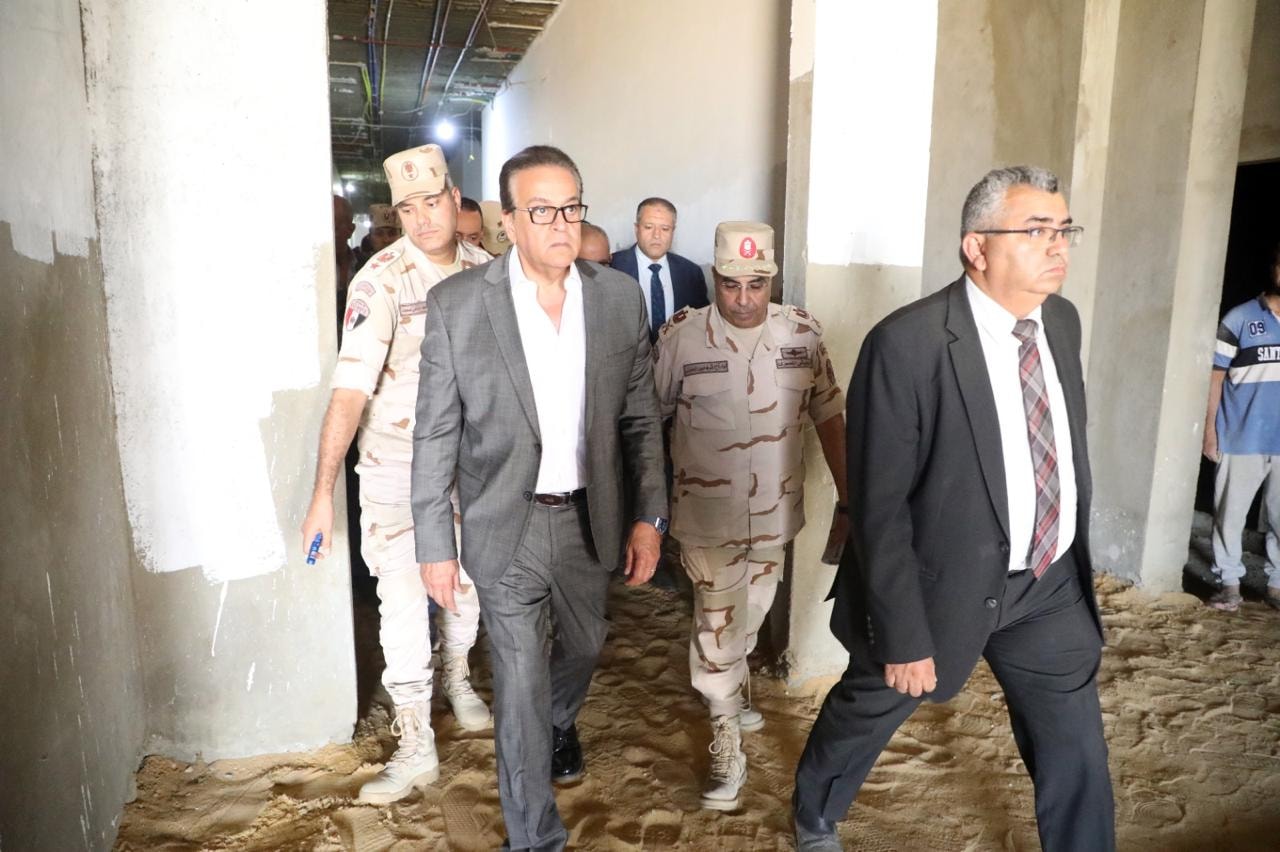 وزير الصحة خلال جولته